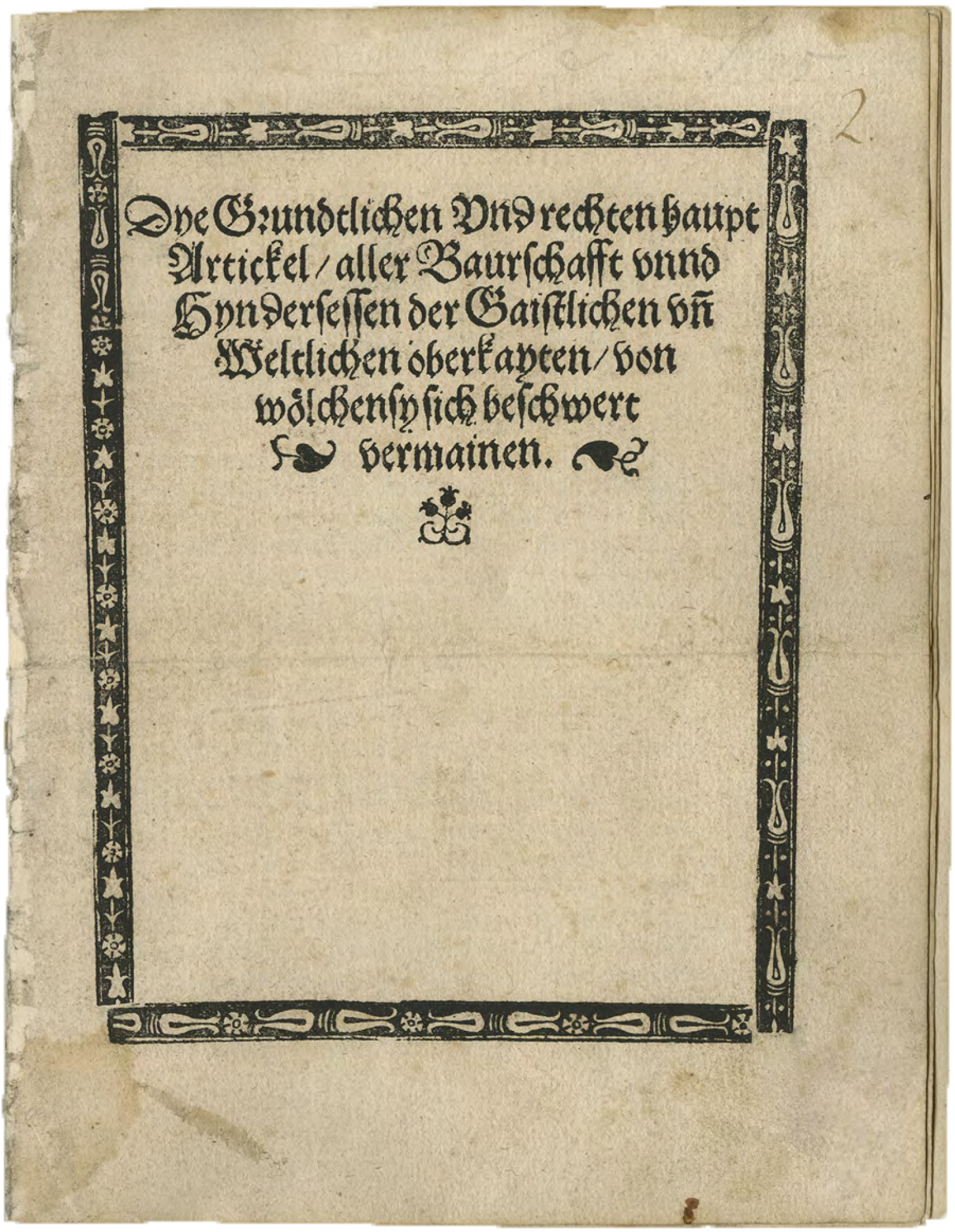 Die Titelseite eines historischen Drucks der Zwölf Bauernartikel. Auf vergilbtem Papier steht in gebrochender Schrift der Buchtitel umrahmt von einem abstrakten Blumenmuster.